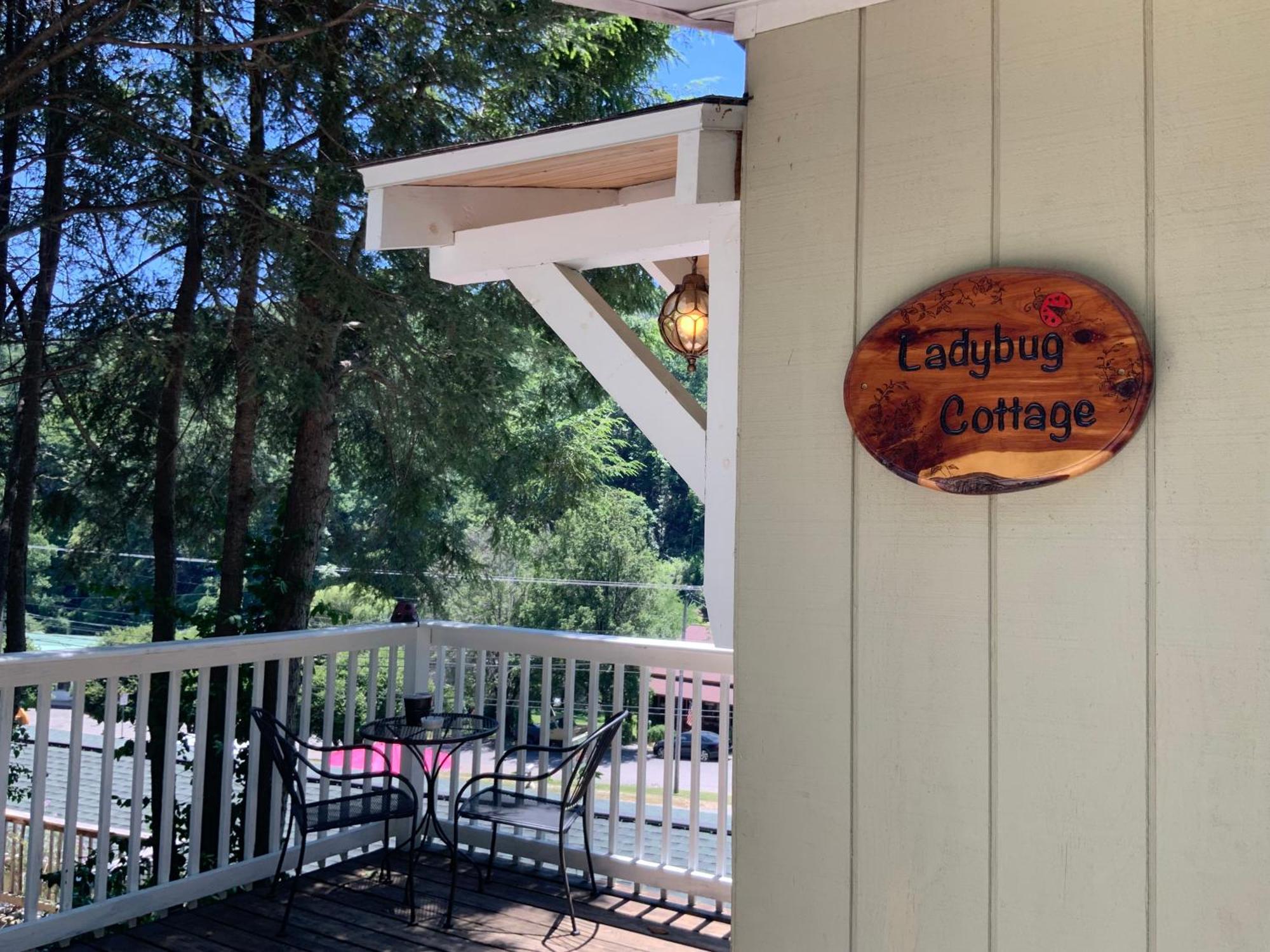 The Chimney Rock Inn & Cottages Extérieur photo