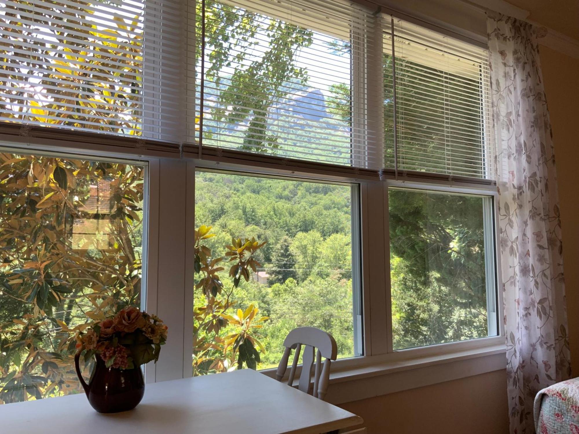 The Chimney Rock Inn & Cottages Extérieur photo