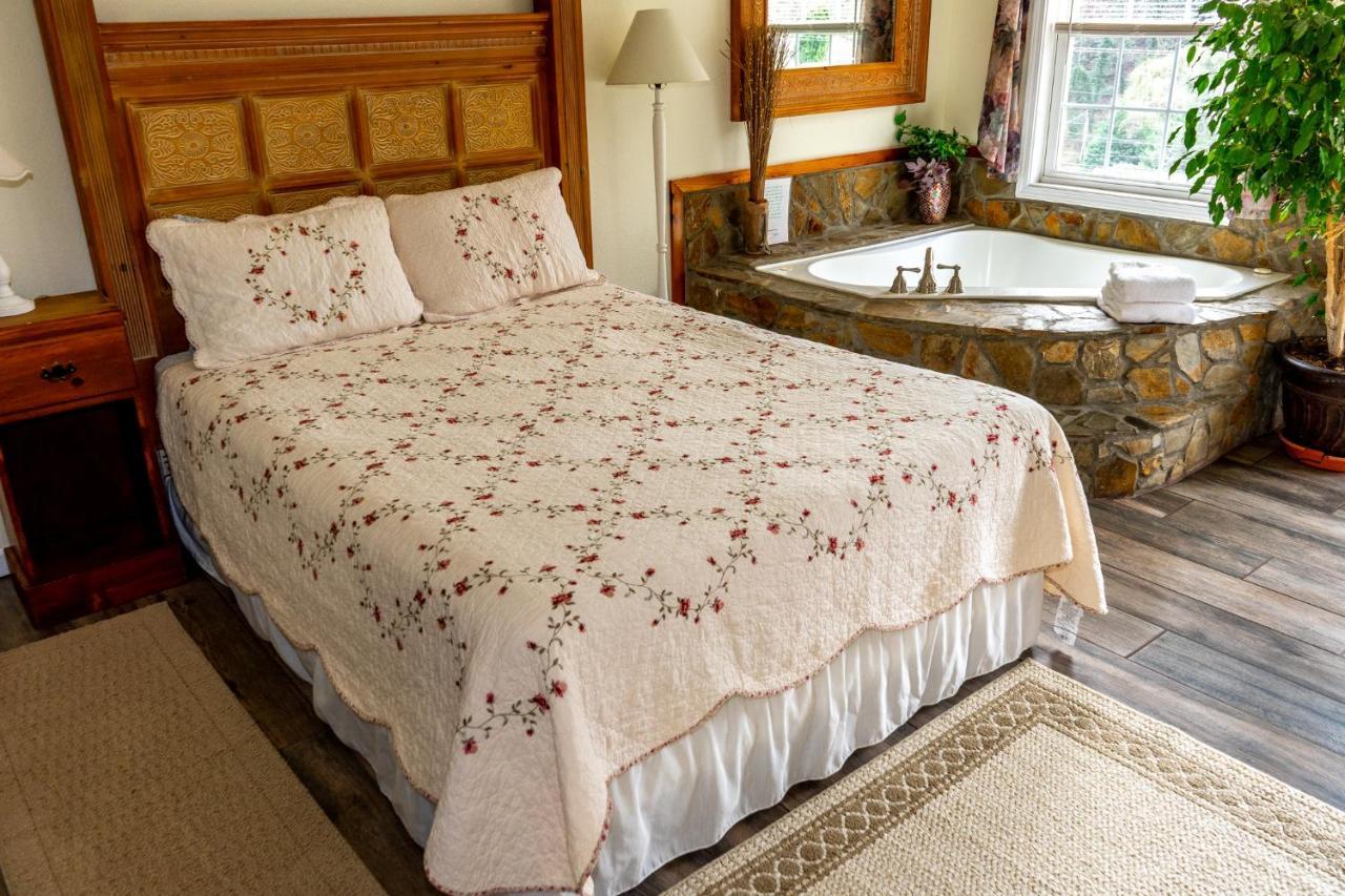 The Chimney Rock Inn & Cottages Extérieur photo