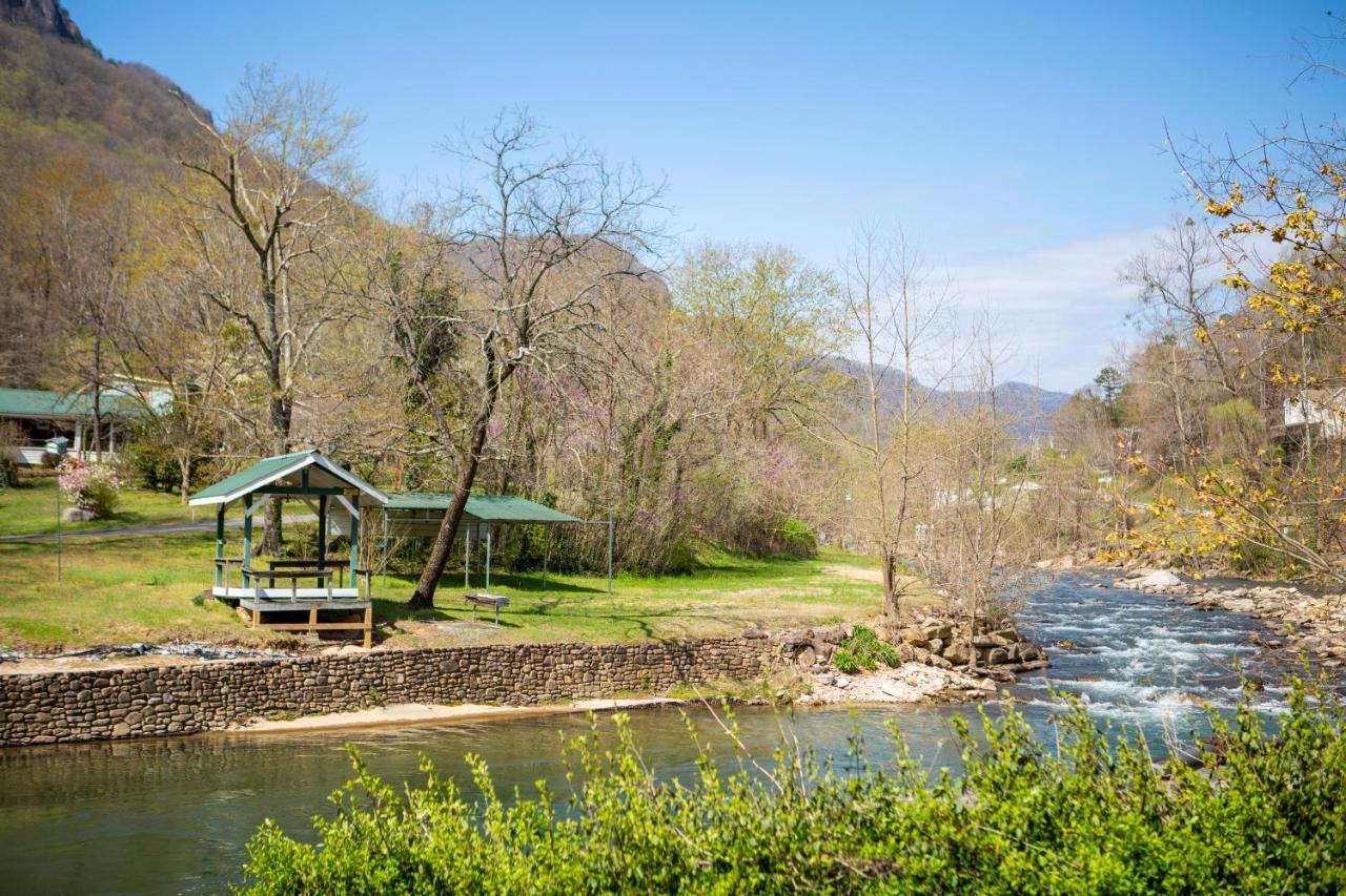 The Chimney Rock Inn & Cottages Extérieur photo