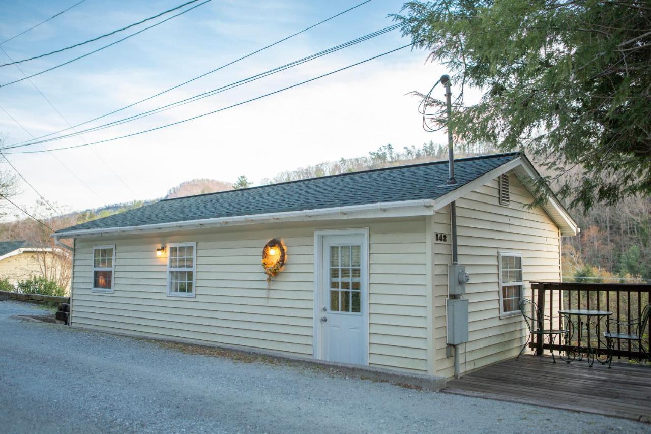 The Chimney Rock Inn & Cottages Extérieur photo