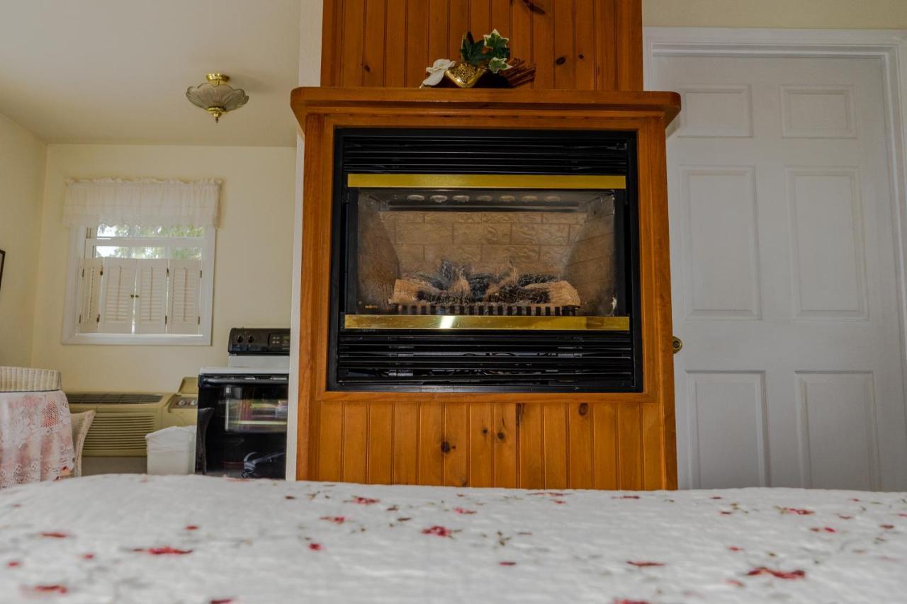The Chimney Rock Inn & Cottages Extérieur photo