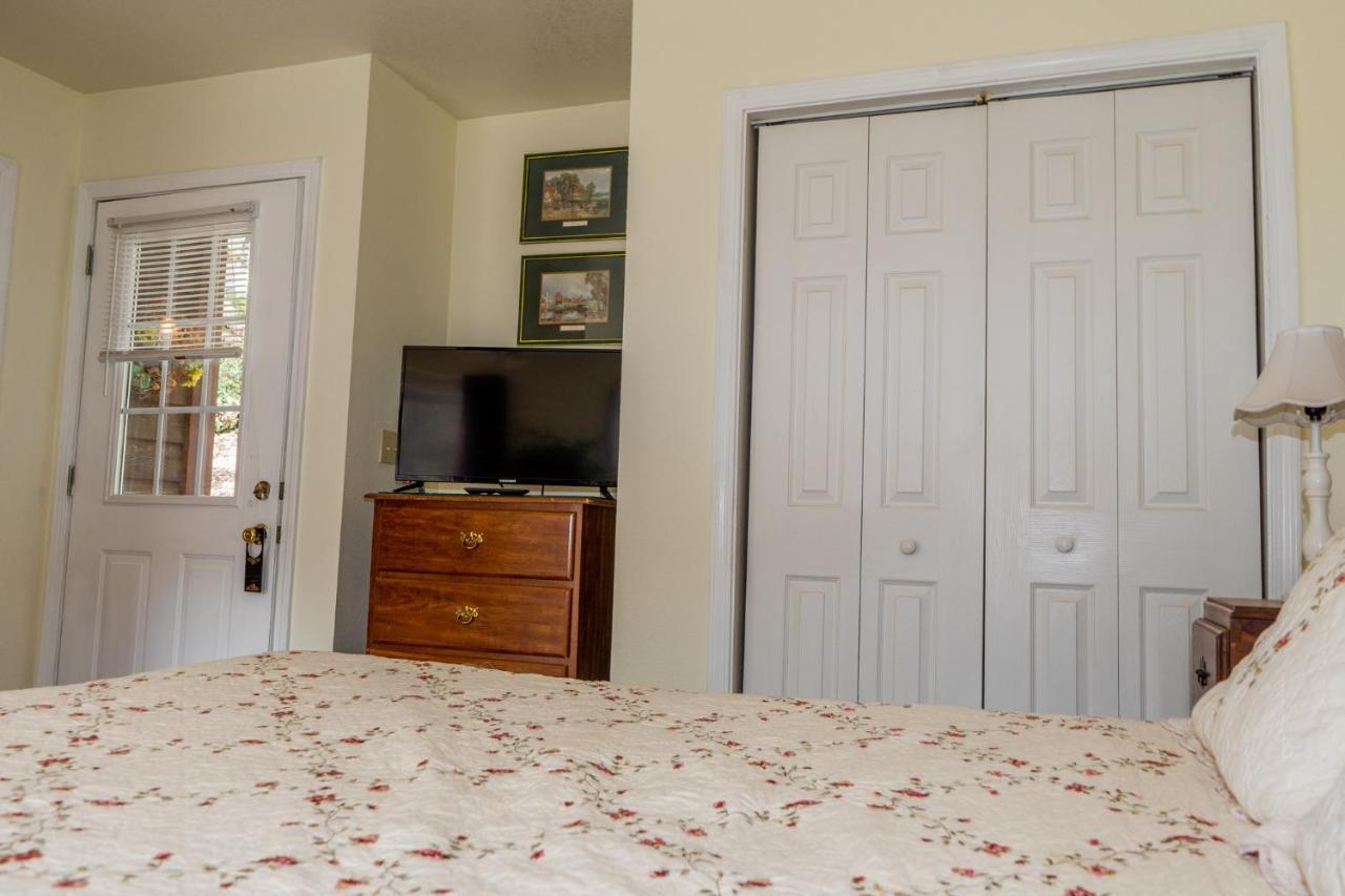 The Chimney Rock Inn & Cottages Extérieur photo