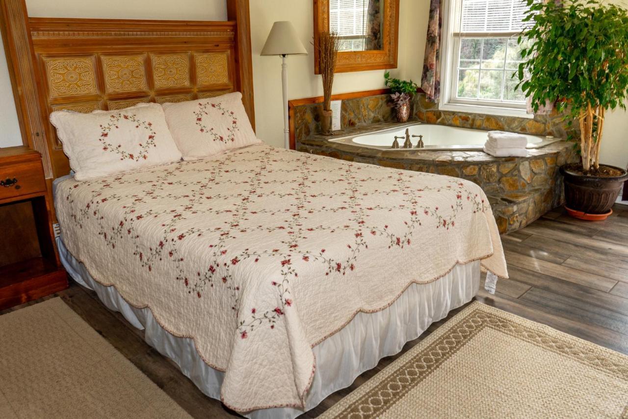 The Chimney Rock Inn & Cottages Extérieur photo