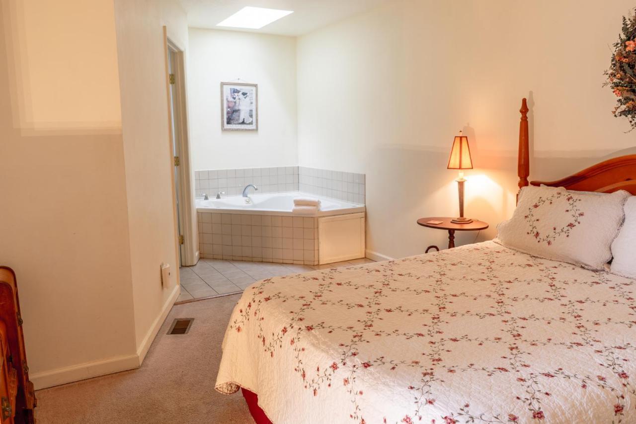 The Chimney Rock Inn & Cottages Extérieur photo
